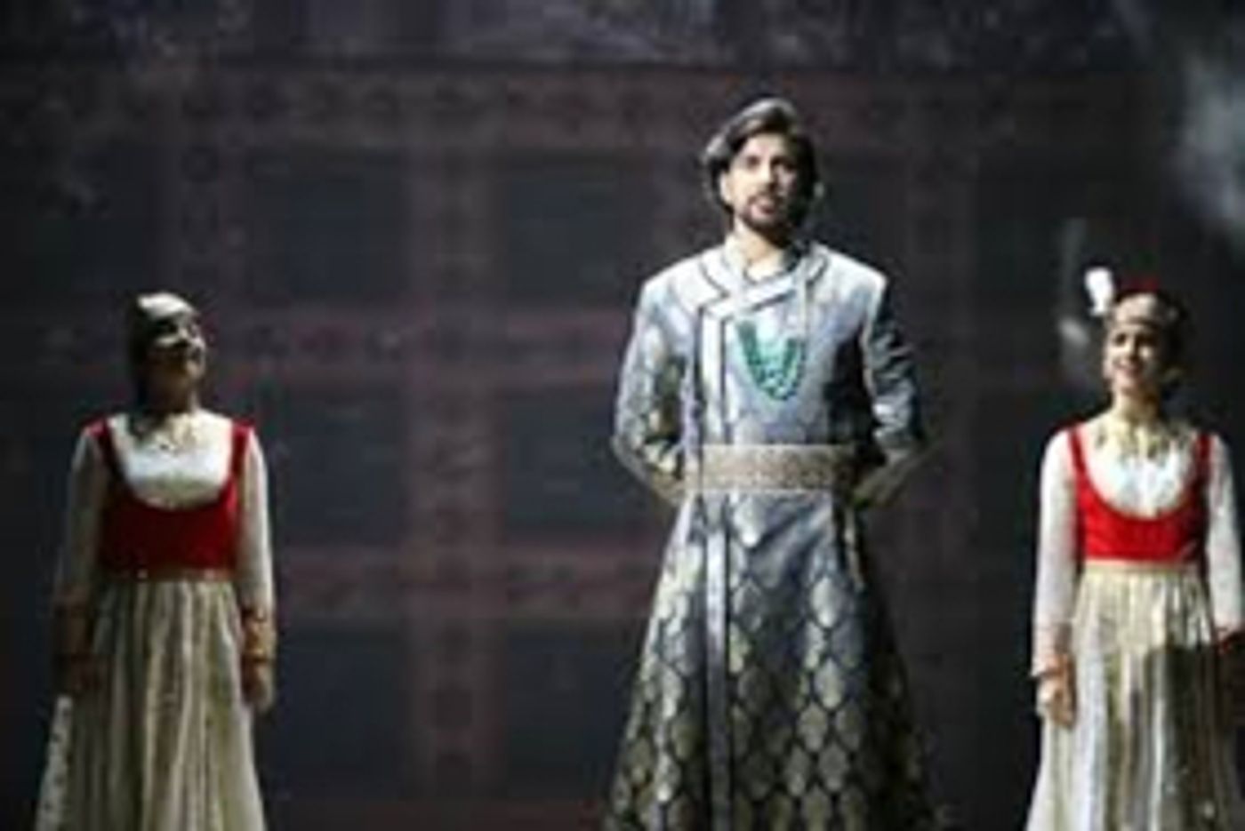 Review: Feroz Abbas Khan's MUGHAL-E-AZAM at JLN Stadium Review: Feroz Abbas Khan's MUGHAL-E-AZAM at JLN Stadium Image