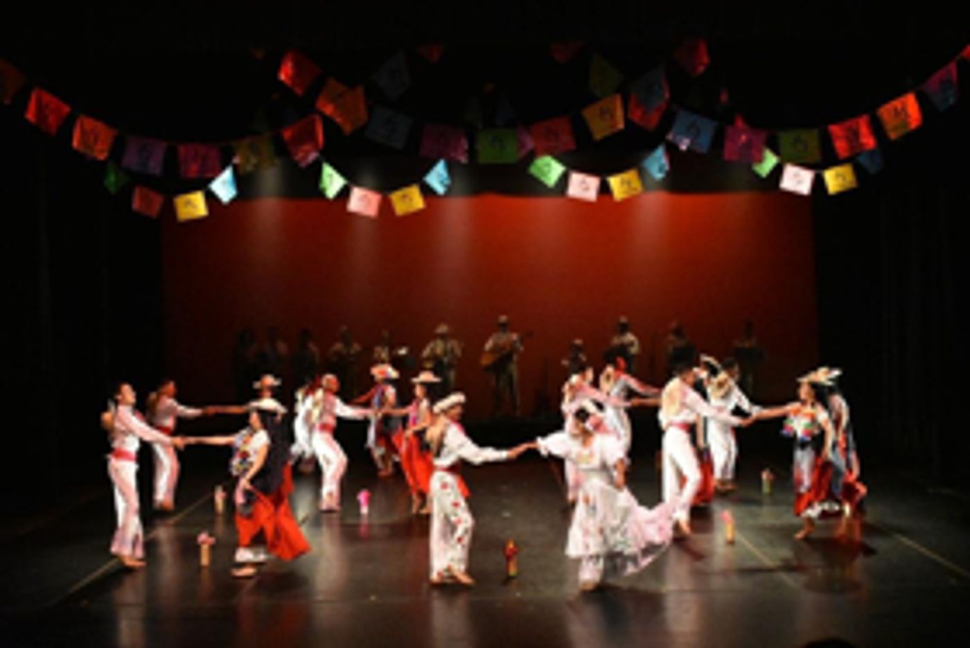 Al Grito De “Fink Por Siempre”, El Ballet Folklórico Danzas Y Cantos De México Recordó A Su Fundador A Siete Meses De Su Fallecimiento Al Grito De “Fink Por Siempre”, El Ballet Folklórico Danzas Y Cantos De México Recordó A Su Fundador A Siete Meses De Su Fallecimiento Image