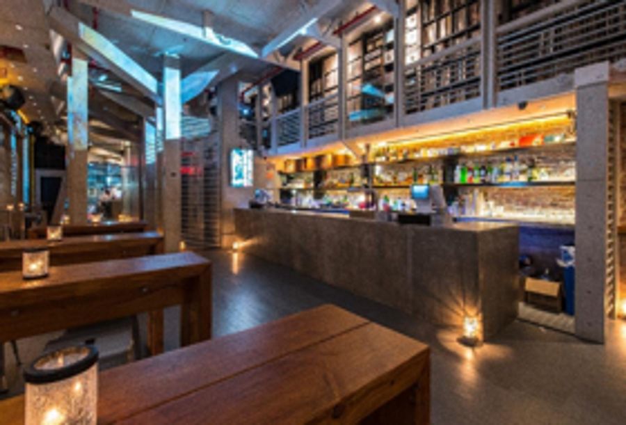BWW Preview: TURNTABLE ROCK CAFE & LOUNGE Opens on 5th Avenue Image