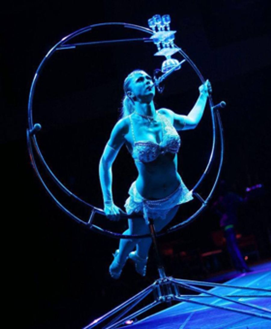 Cirque Dreams Revealed Wows Mohegan Sun Audience Image