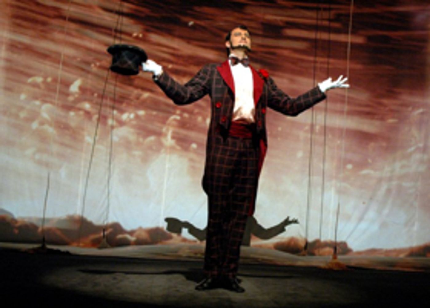 KOUZELNY CIRKUS Brings the Circus to the Stage at the National Theatre  Image