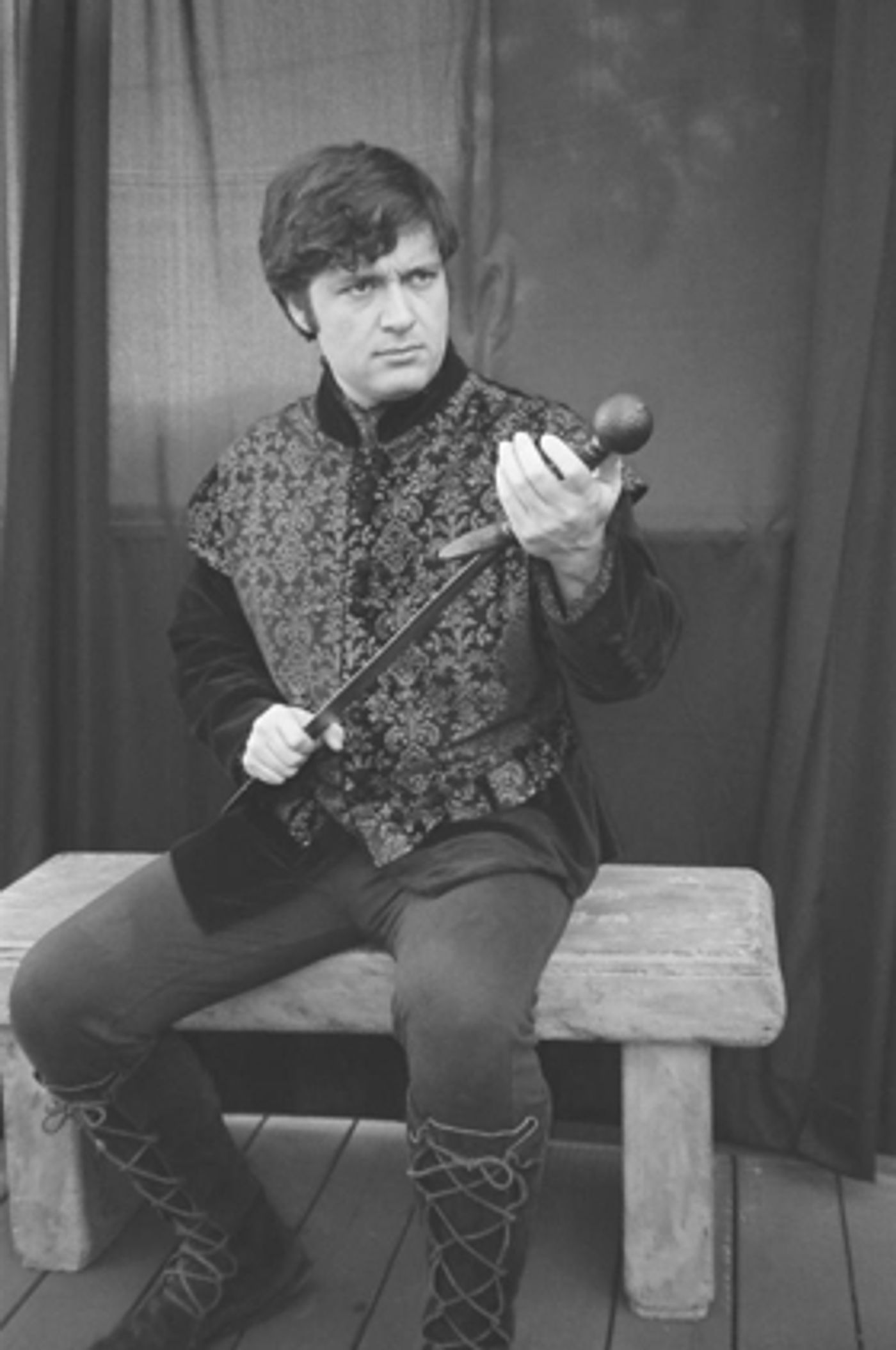 California Shakespeare Company Presents HAMLET At Simi Valley Cultural Arts Center  Image