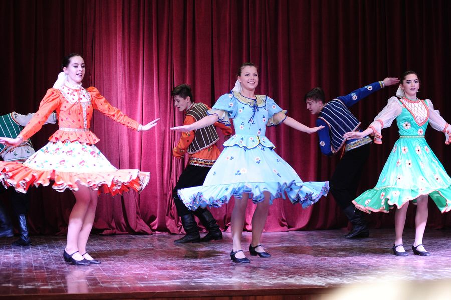 Review: RUSSIAN DANCE ENSEMBLE Kalinka Highlights Bollywood Influence In Russia Image