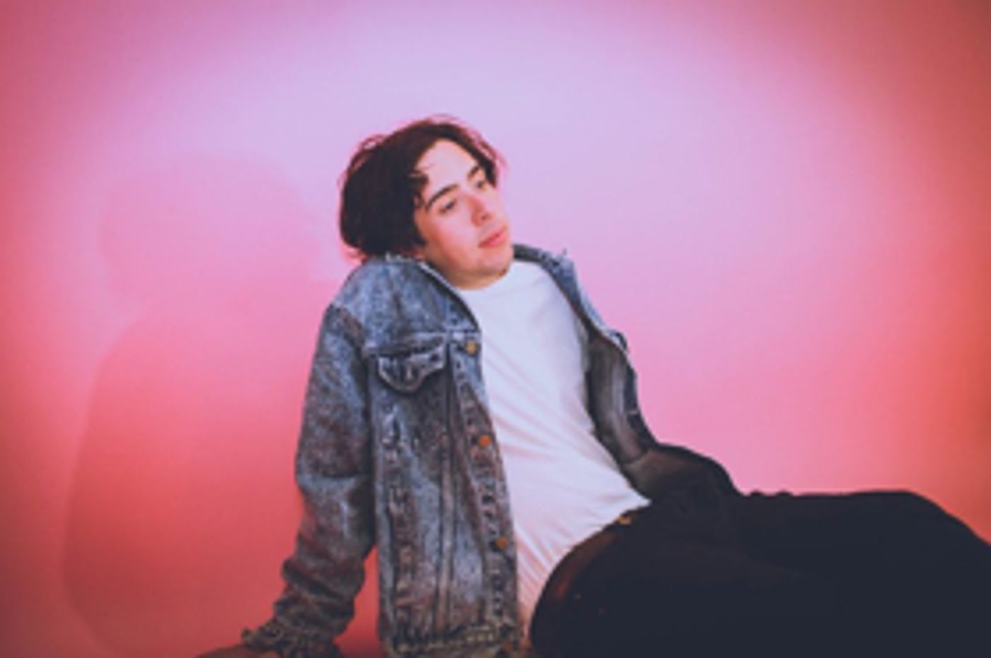 Jason Alexander Stars As A Washed Up Boy Band Star In BOYO's 'Attics' Music Video At Billboard  Image