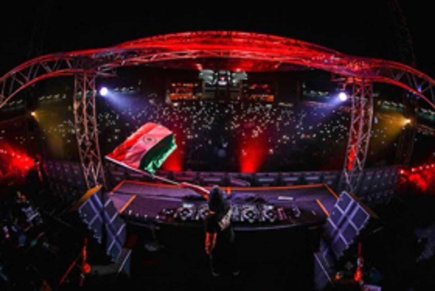 Hardwell Performs at Charity Event to Aid Education  Image