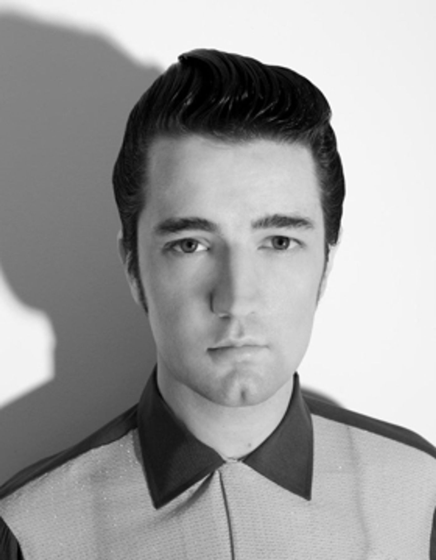 Eddie Clendening Returns to HEARTBREAK HOTEL, Full Cast Announced  Image