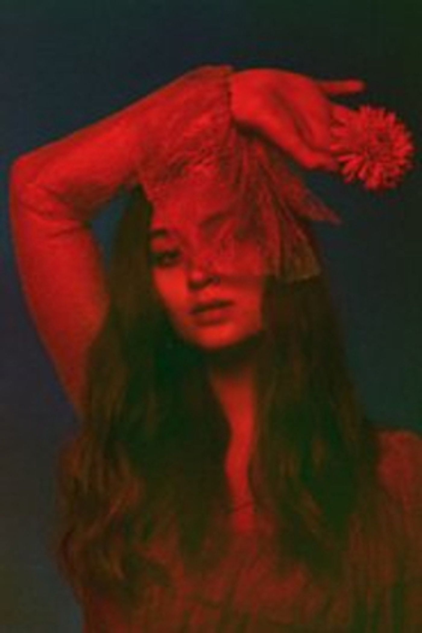 Jasmine Thompson Releases New EP COLOUR, Video For SOME PEOPLE  Image