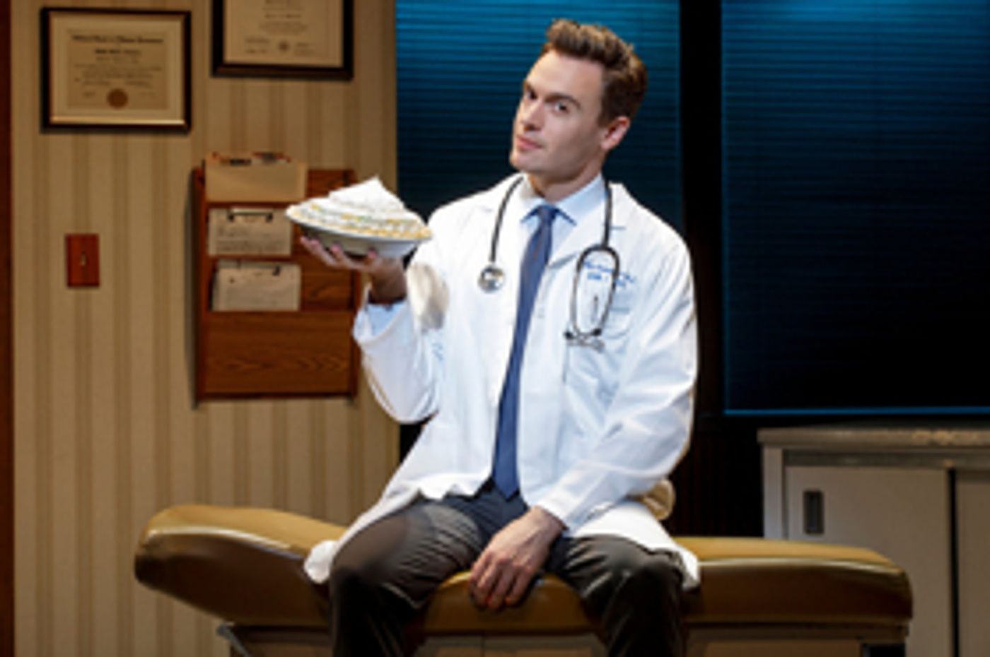 Erich Bergen to Return to the Cast of WAITRESS  Image