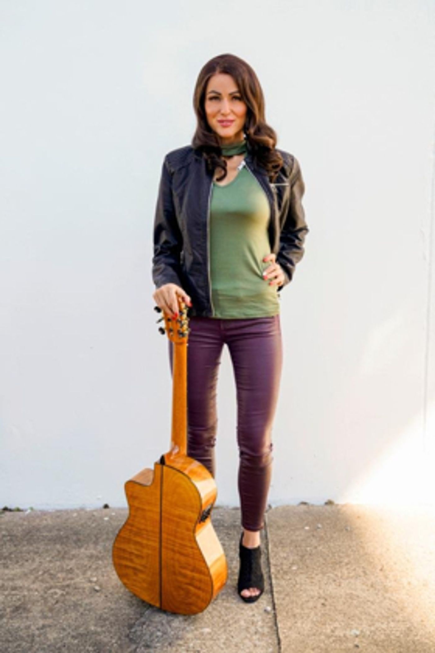 Four-Time Grammy Nominee Jewel Transforms for UNDERCOVER BOSS: CELEBRITY EDITION  Image