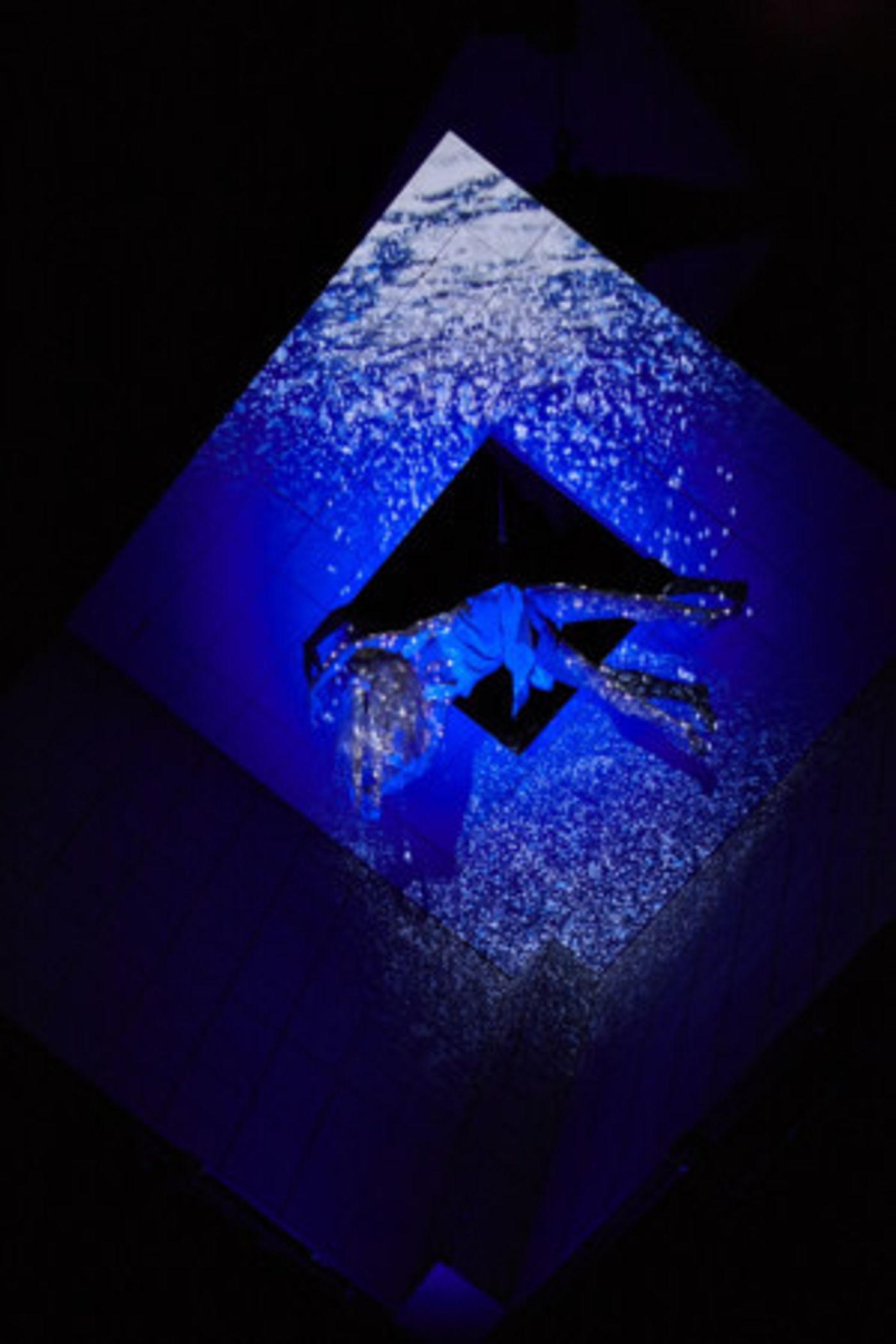 Review: HAMLET | COLLAGE at Istanbul Theatre Festival  Image