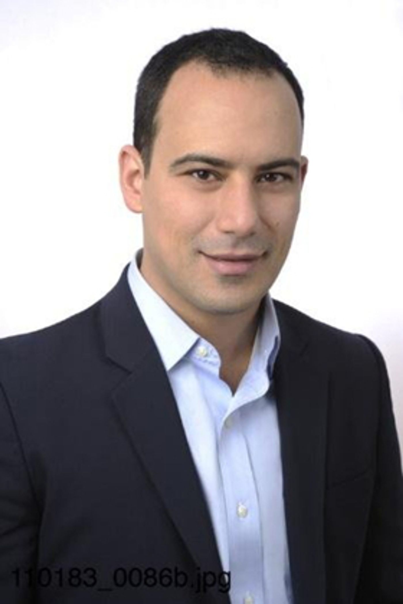 Mosheh Oinounou Named EP of CBS EVENING NEWS WITH JEFF GLOR  Image