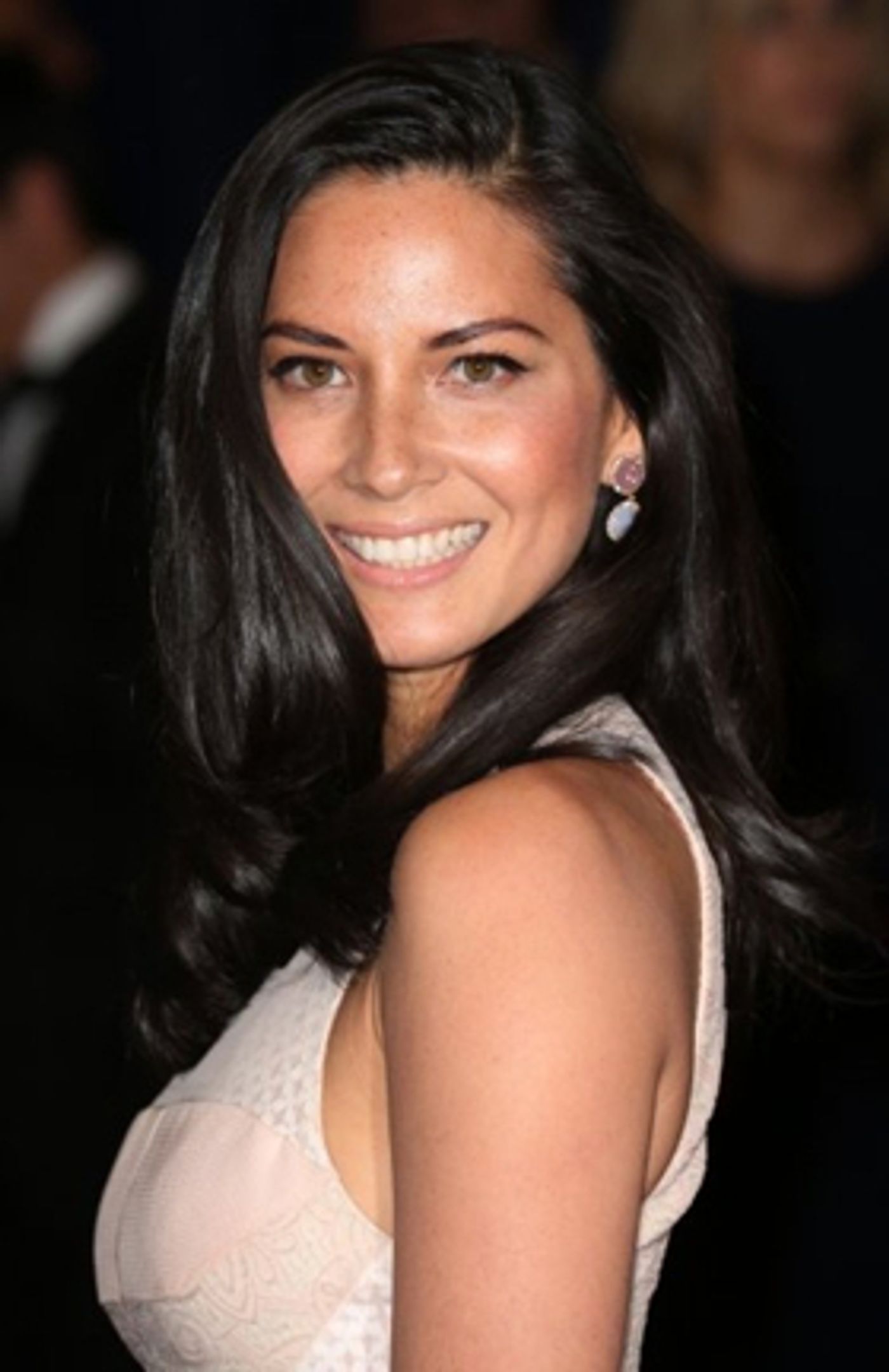 Olivia Munn to Host 2018 CRITICS' CHOICE AWARDS on The CW  Image