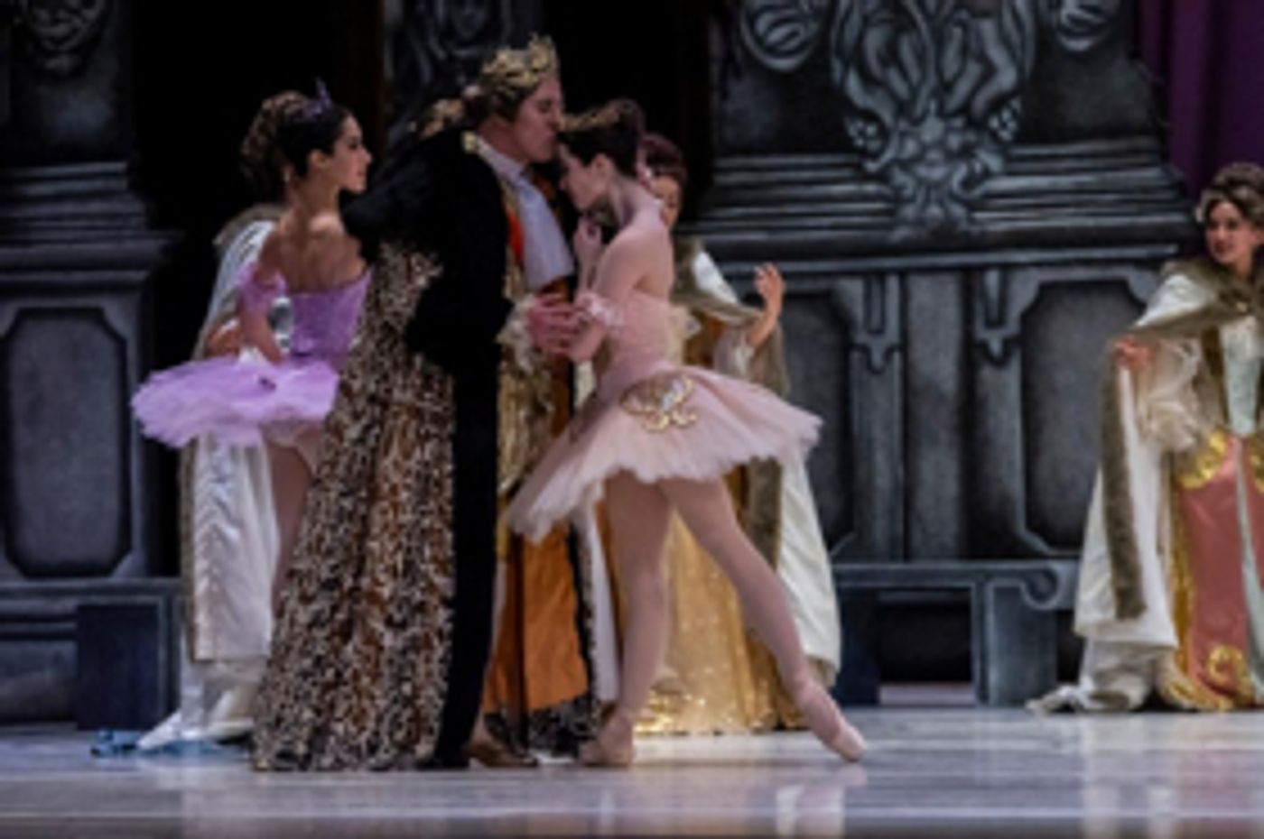 INBAL lamenta partida del bailarín mexicano Iker Mitchell  Image