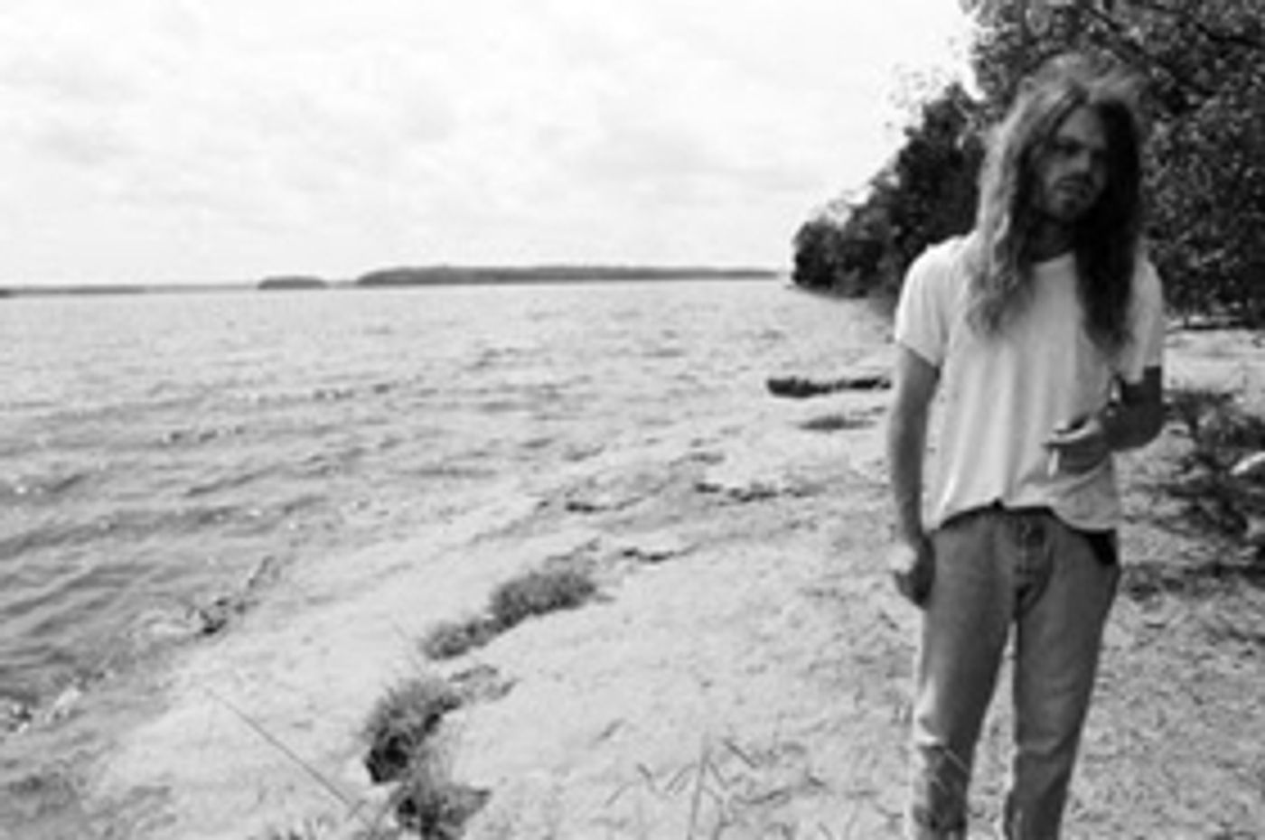 WELLES' Debut Album RED TREES AND WHITE TRASHES Coming This Summer  Image