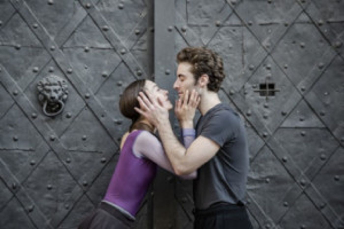 ROMEO AND JULIET Comes To The National Theatre 11/12  Image