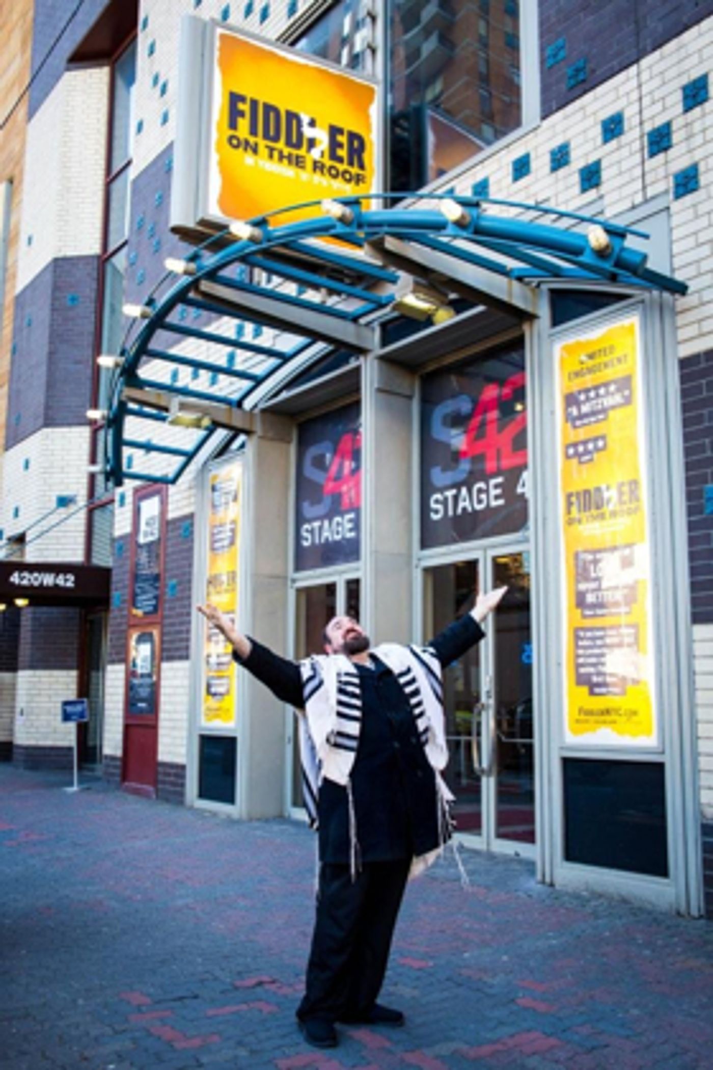 FIDDLER ON THE ROOF IN YIDDISH Box Office Opens Today at 10am  Image