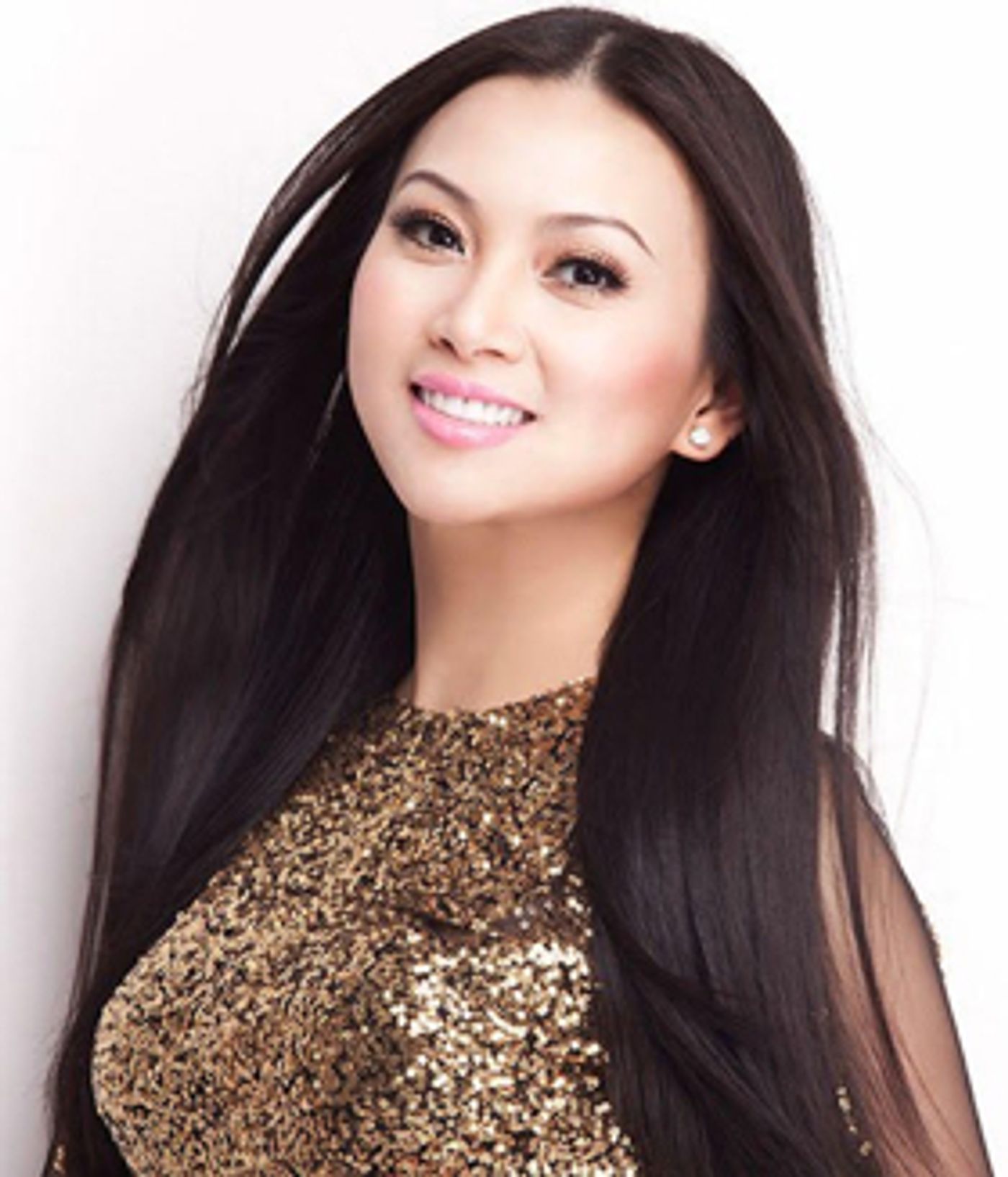 Asian Superstar Ha Phuong Donates All Profits to Charity Asian Superstar Ha Phuong Donates All Profits to Charity Image