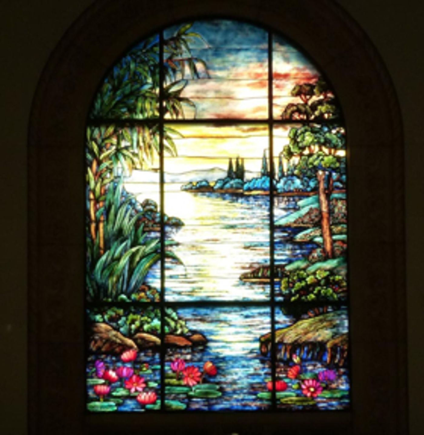 Review: Annual LIVING HISTORY TOUR Features Local Legends, Moguls, and Media Stars Resting Inside Woodlawn Cemetery  Image