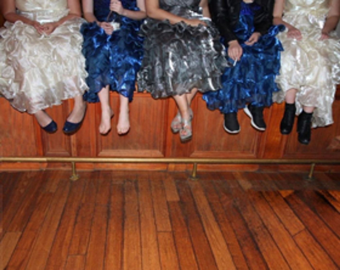 FIVE WOMEN WEARING THE SAME DRESS Comes to Alexander Upstairs  Image