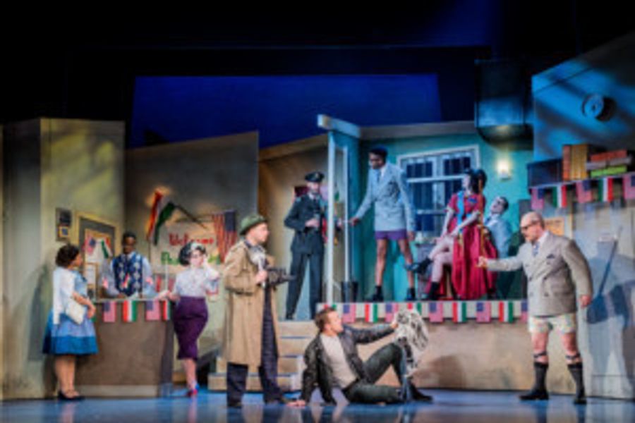 Review: THE COMEDY ABOUT A BANK ROBBERY, Criterion Theatre Image