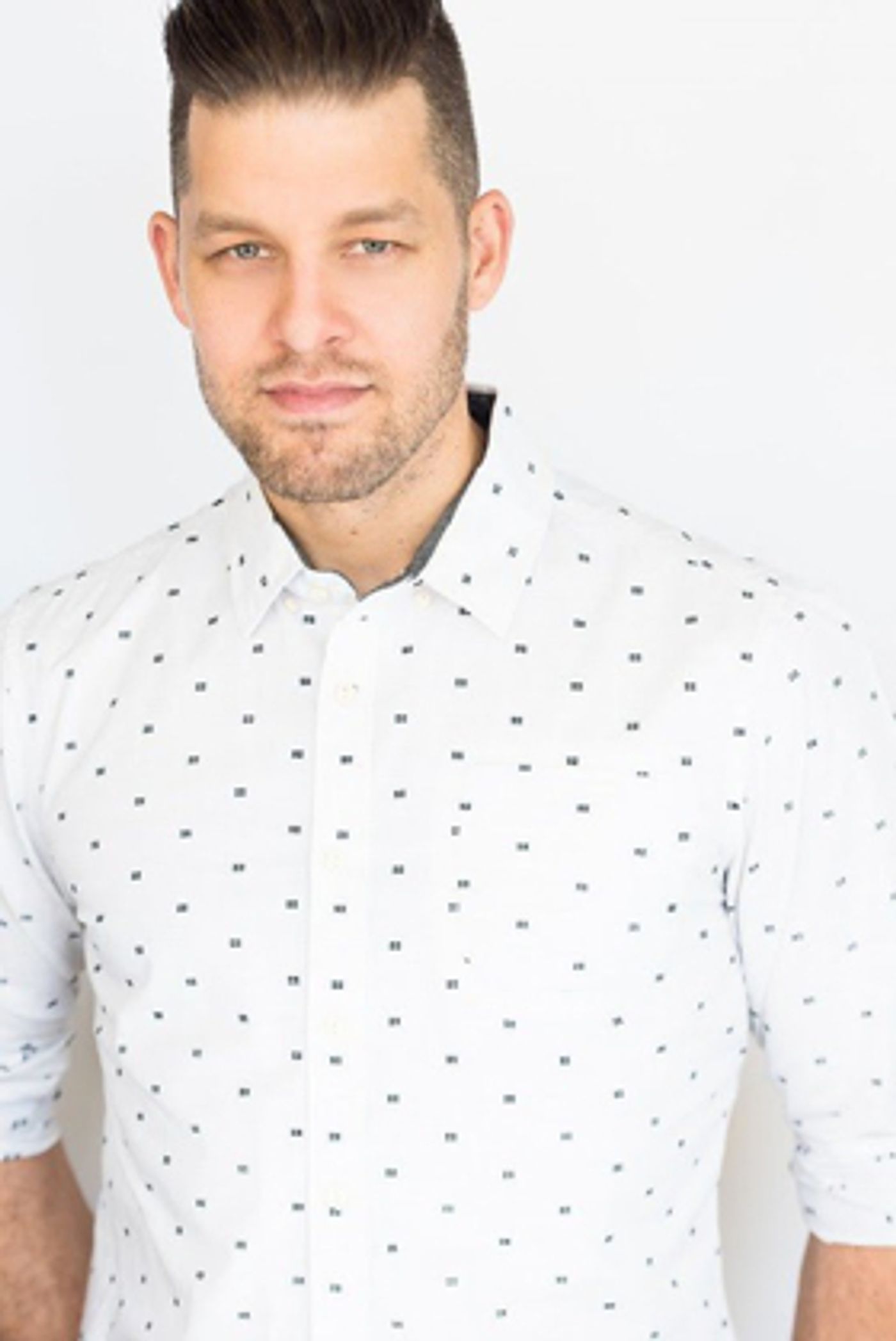 Ben Thompson Joins the Cast of WAITRESS Tonight  Image