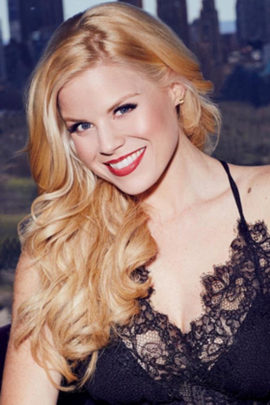 Review: Megan Hilty is a Star at the SCERA Image