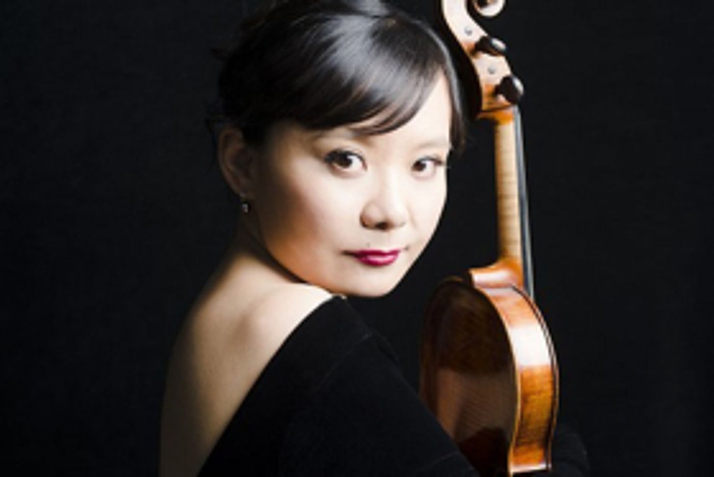 LA Phil Names Teng Li Principal Viola  Image
