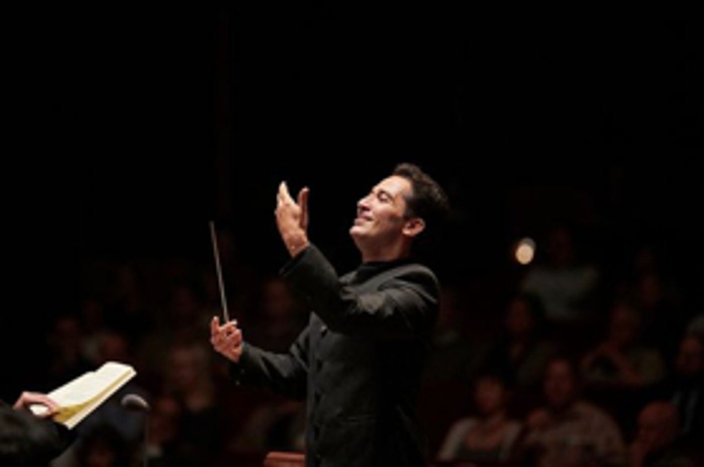 Andres Orozco Estrada and the Houston Symphony Brings the 2018/2019 Season to a Close Andres Orozco Estrada and the Houston Symphony Brings the 2018/2019 Season to a Close Image
