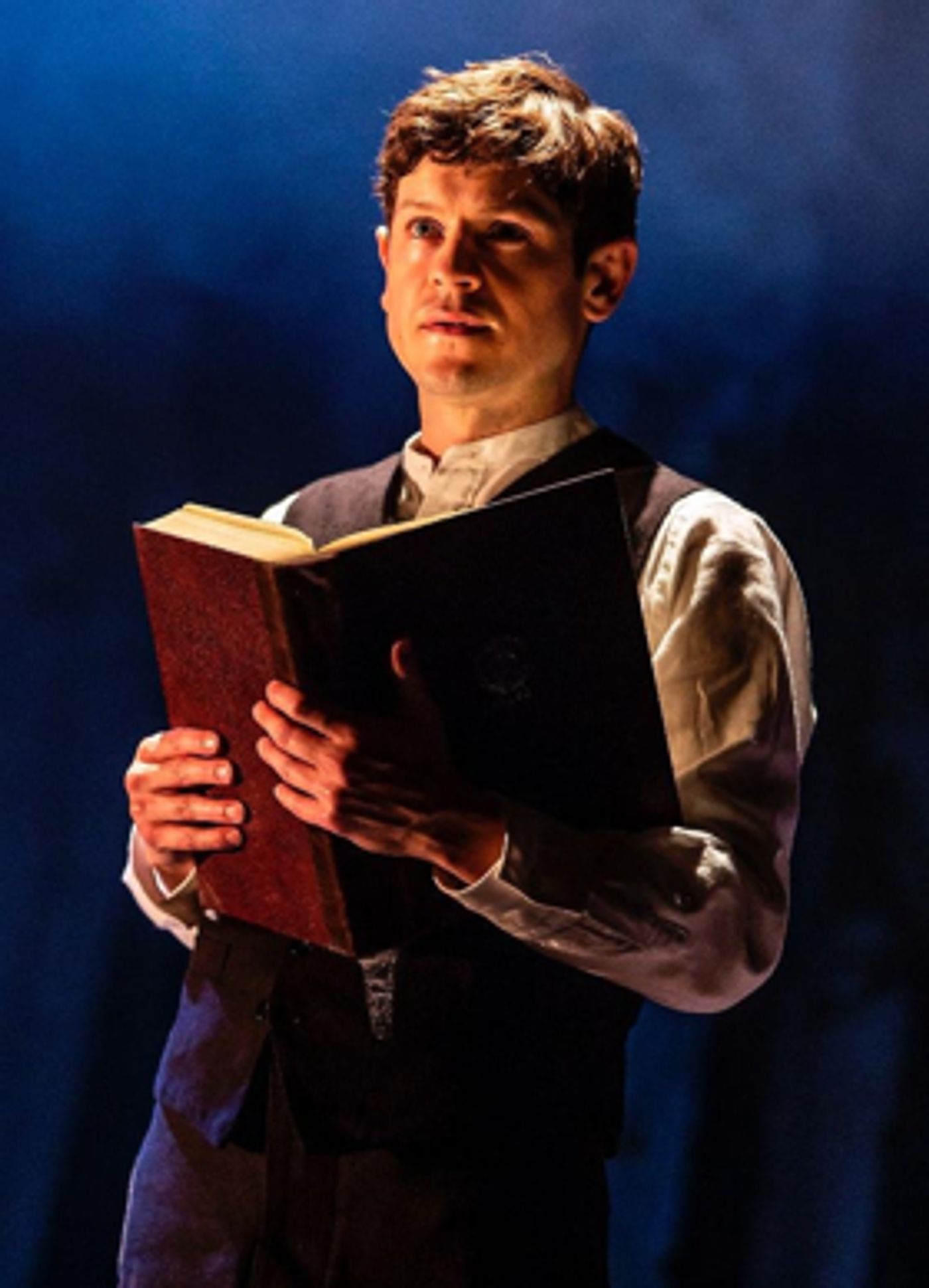 Review: FOXFINDER, Ambassadors Theatre  Image