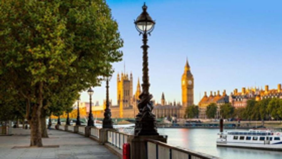 Travelling to London's South Bank: Transport and Navigation Tips Image