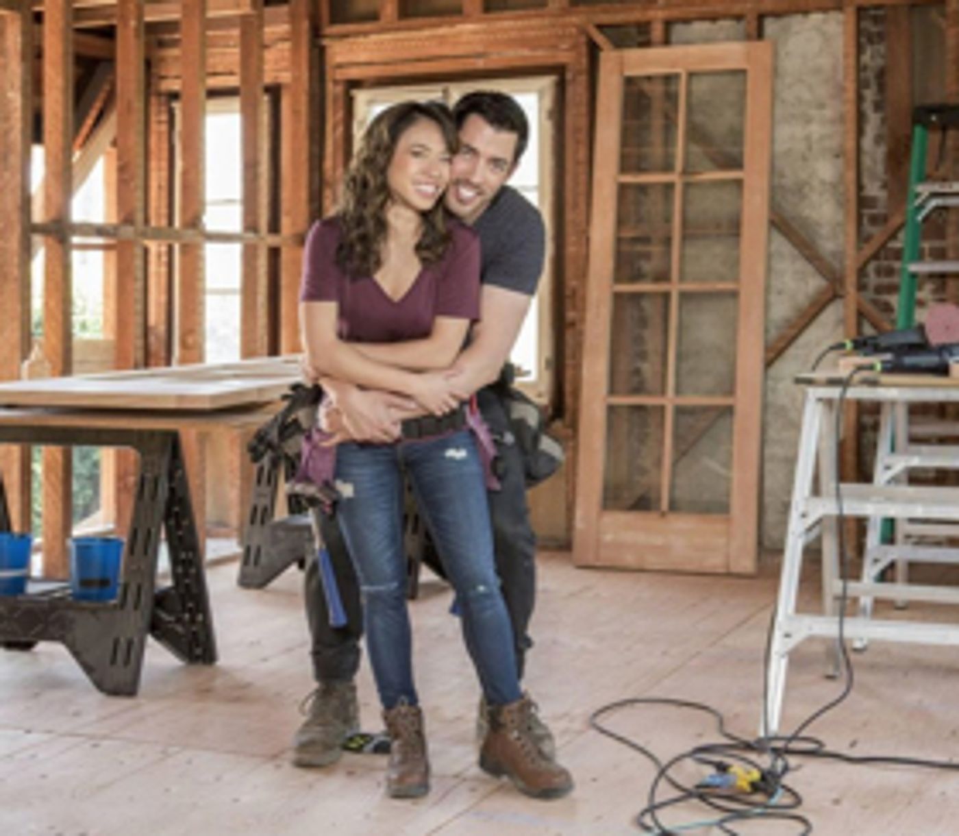 HGTV's PROPERTY BROTHERS AT HOME: DREW'S HONEYMOON HOUSE Premieres Today  Image