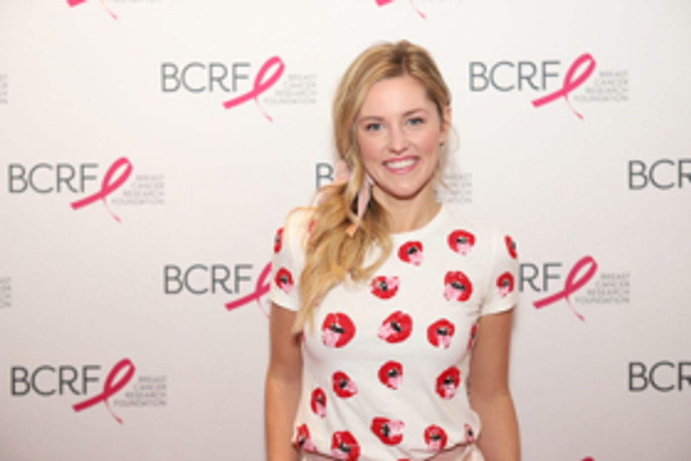 MEAN GIRLS' Taylor Louderman Brings Comfort To The Star Studded 'Broadway Bee'  Image