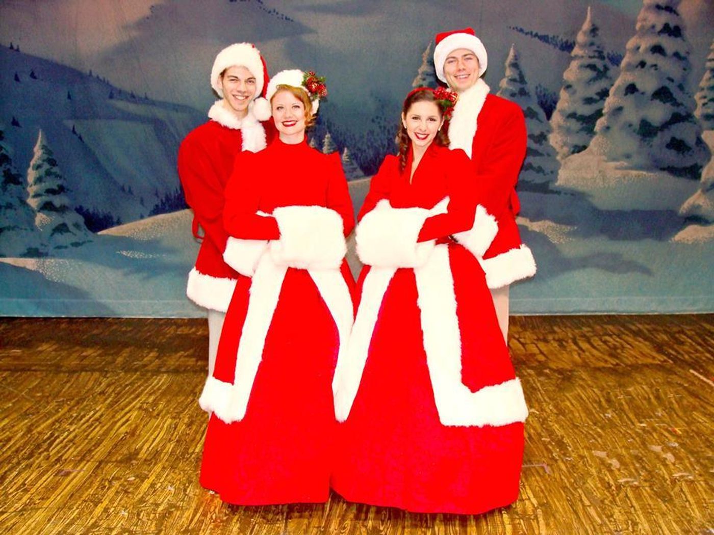 Review: WHITE CHRISTMAS at La Comedia Dinner Theatre  Image