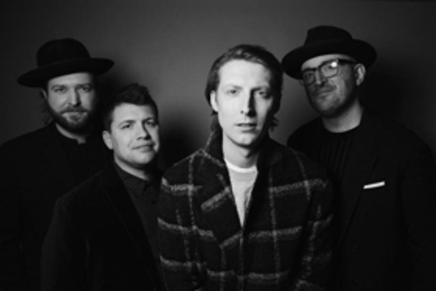 ERIC HUTCHINSON Releases 'she could be the one' Music Video  Image