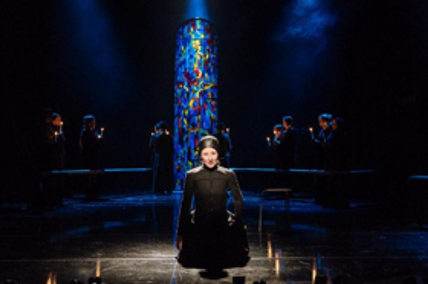 Review: THE DIVIDE, Old Vic  Image