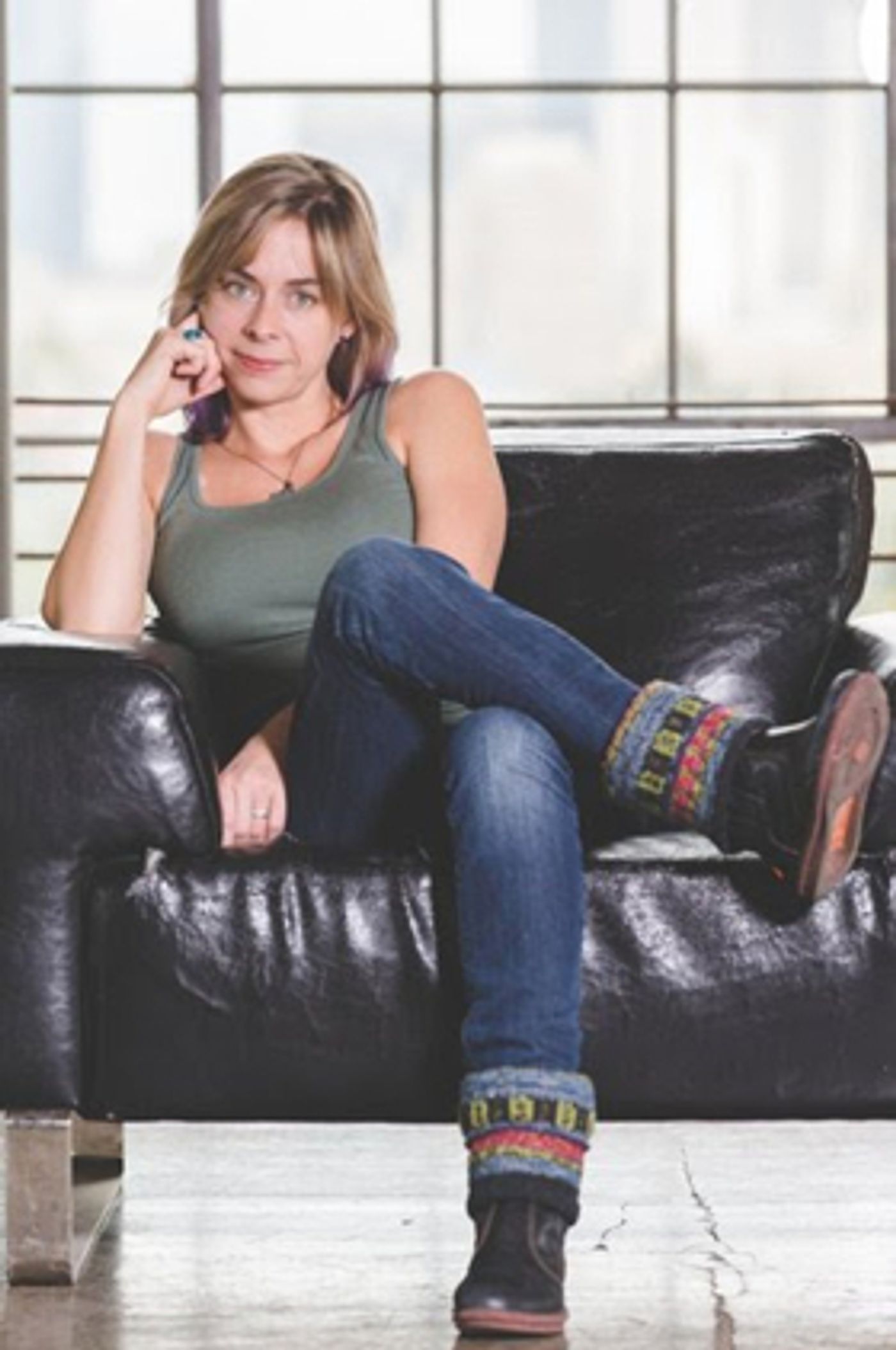 Vanessa Peters Set To Release FOXHOLE PRAYERS via Idol Records Tomorrow Vanessa Peters Set To Release FOXHOLE PRAYERS via Idol Records Tomorrow Image