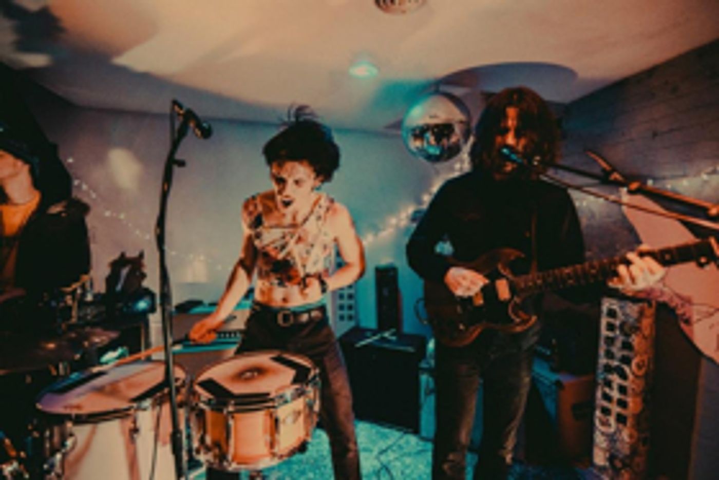 Illiterate Light Share New Video TWO CATS Ahead Of Debut EP  Image