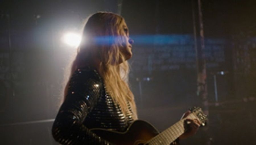 Hailey Whitters Shares the Struggles of a Nashville Songwriter on New Single TEN YEAR TOWN Image
