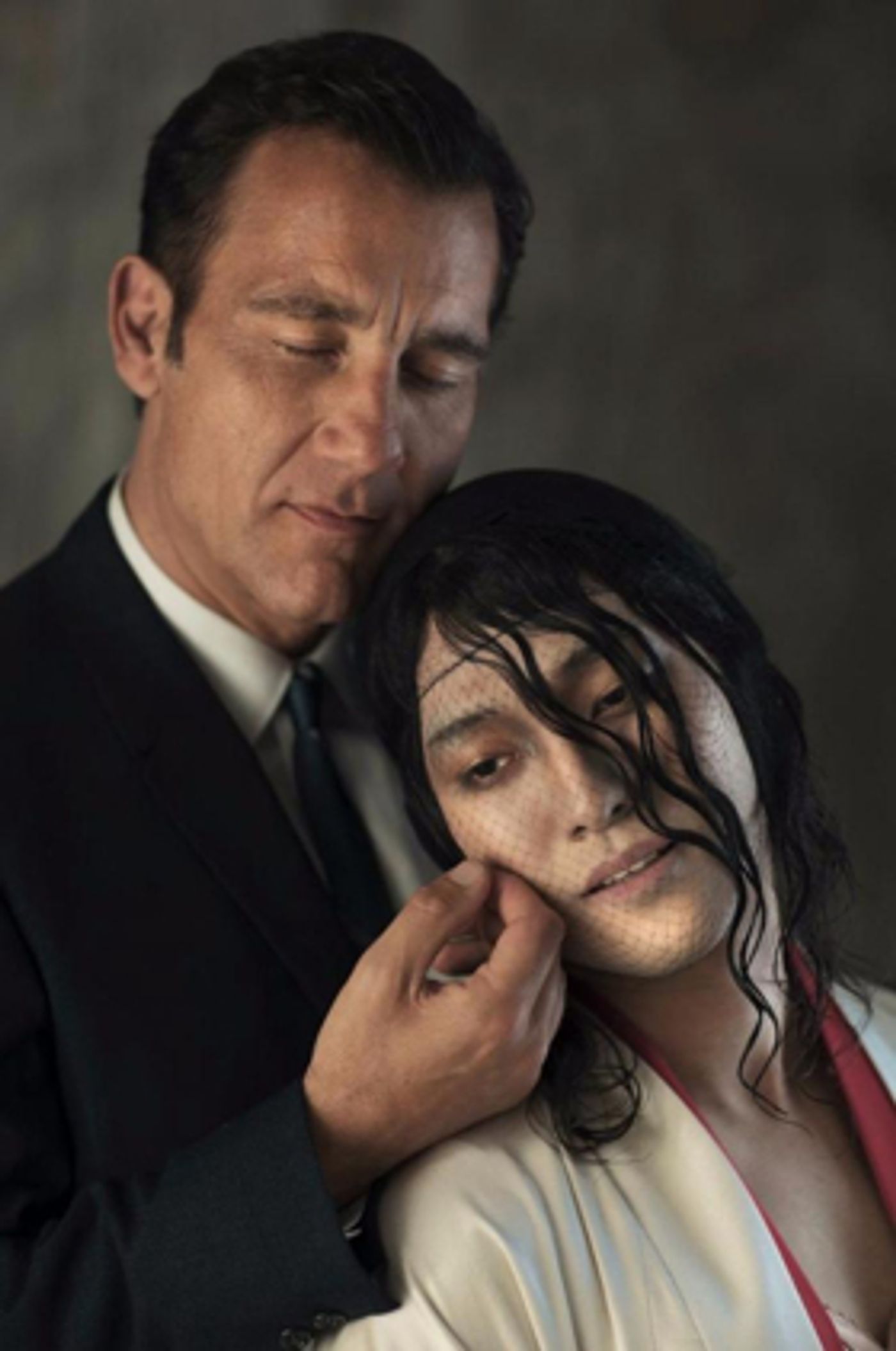 DVR Alert: M. BUTTERFLY's Clive Owen Visits LIVE WITH KELLY & RYAN Image