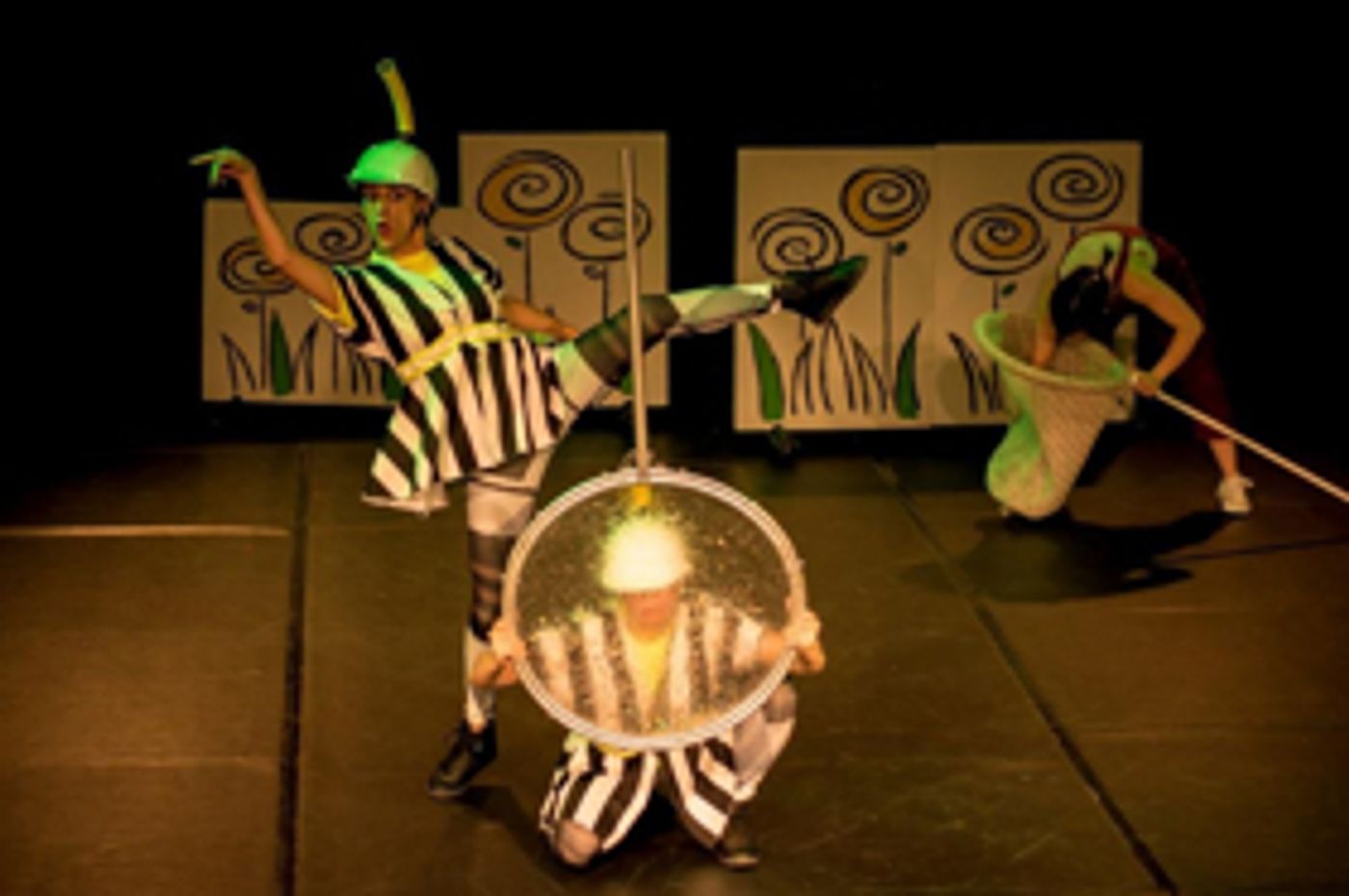 Athosgarabathos invita a las niñas y los niños a divertirse con una danza llena de aventuras de gigantes Athosgarabathos invita a las niñas y los niños a divertirse con una danza llena de aventuras de gigantes Image