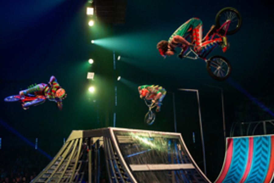 Review: Cirque du Soleil VOLTA in Chicago Image