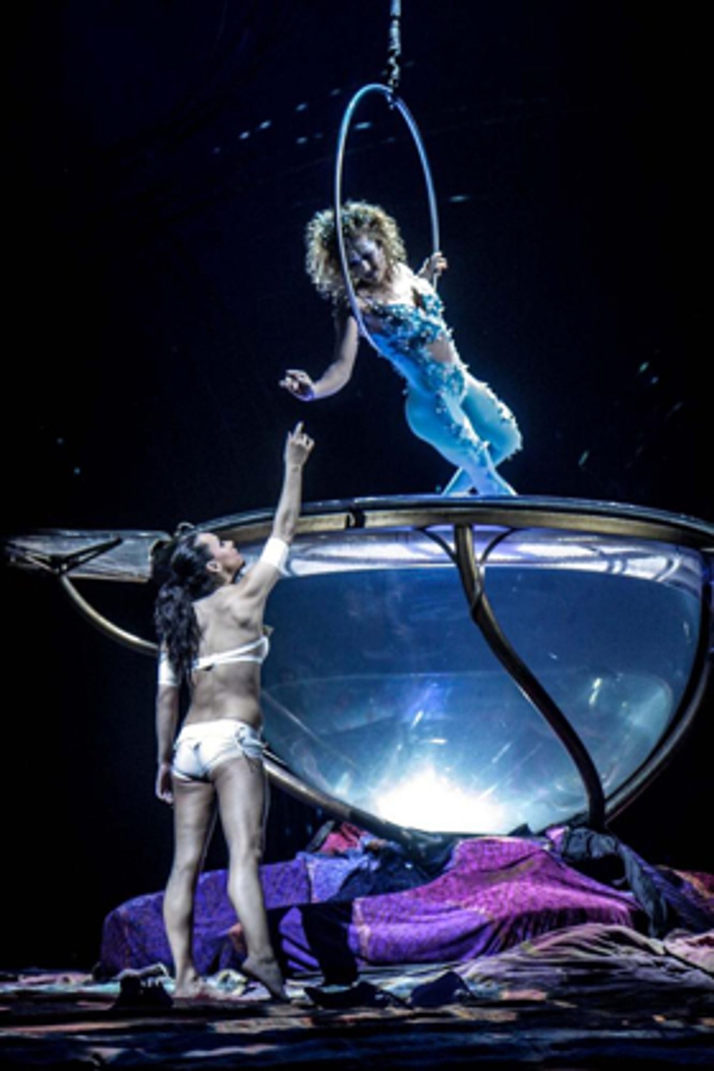 Review: Cirque du Soleil AMALUNA Storytellers Fly Through the Air with the Greatest of Ease and Incredible Skill  Image
