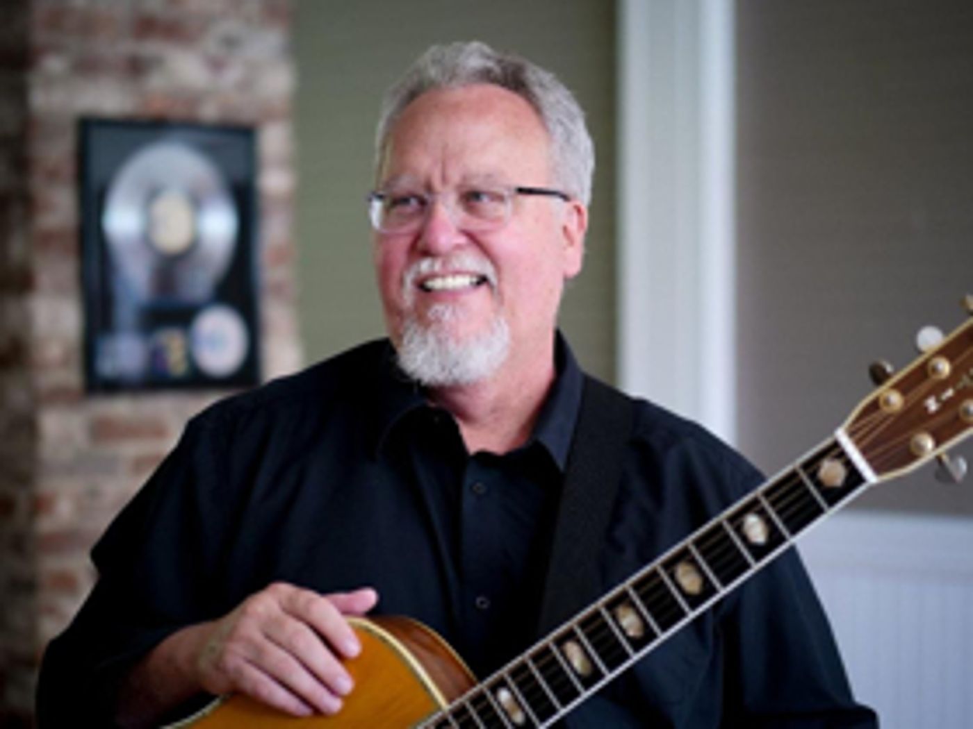 Award-Winning Singer-Songwriter Max T. Barnes Releases New Single YOU GOTTA BE PUTTING ME ON  Image