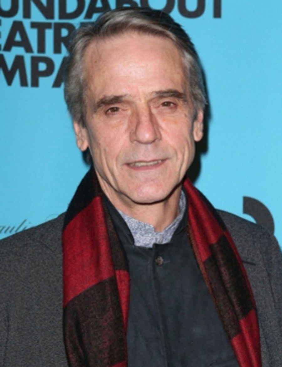 Jeremy Irons Joins the Cast of HBO's WATCHMEN Pilot Image