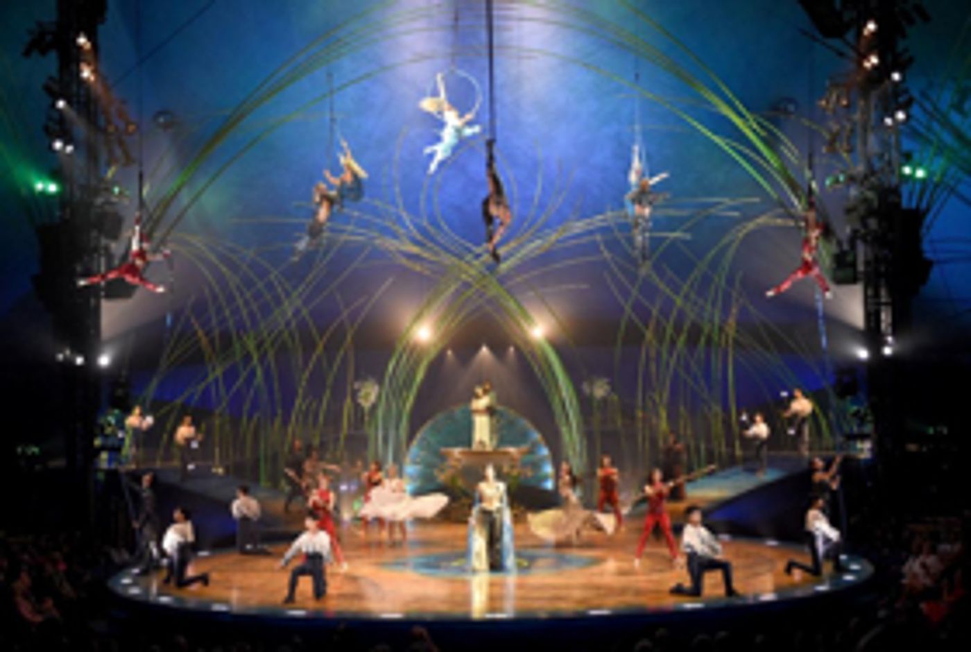 Review: Cirque du Soleil AMALUNA Storytellers Fly Through the Air with the Greatest of Ease and Incredible Skill  Image