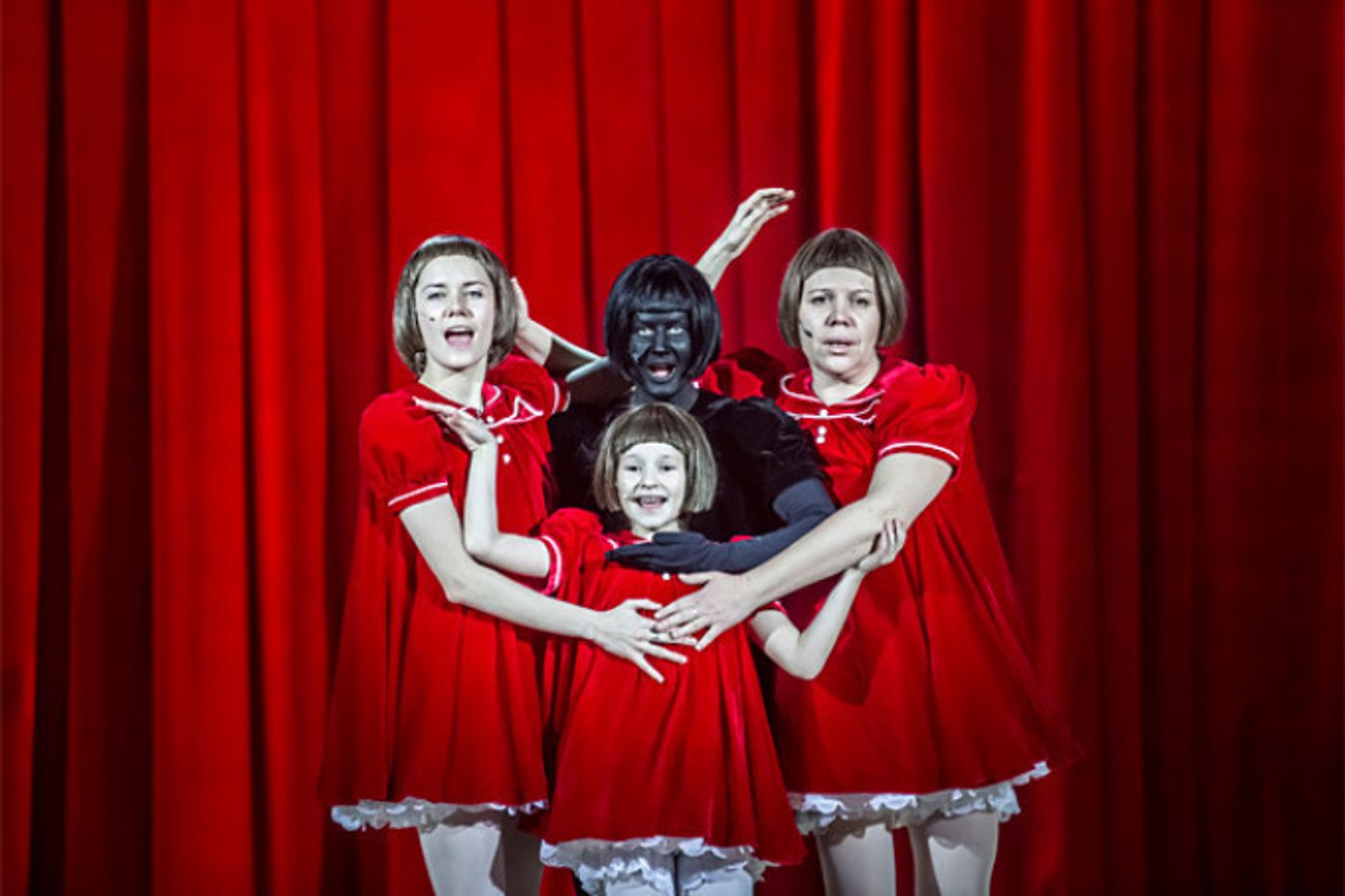 Review: RUN, ALICE, RUN at Taganka Theatre - Alice Ran to Moscow And It Is Awesome  Image