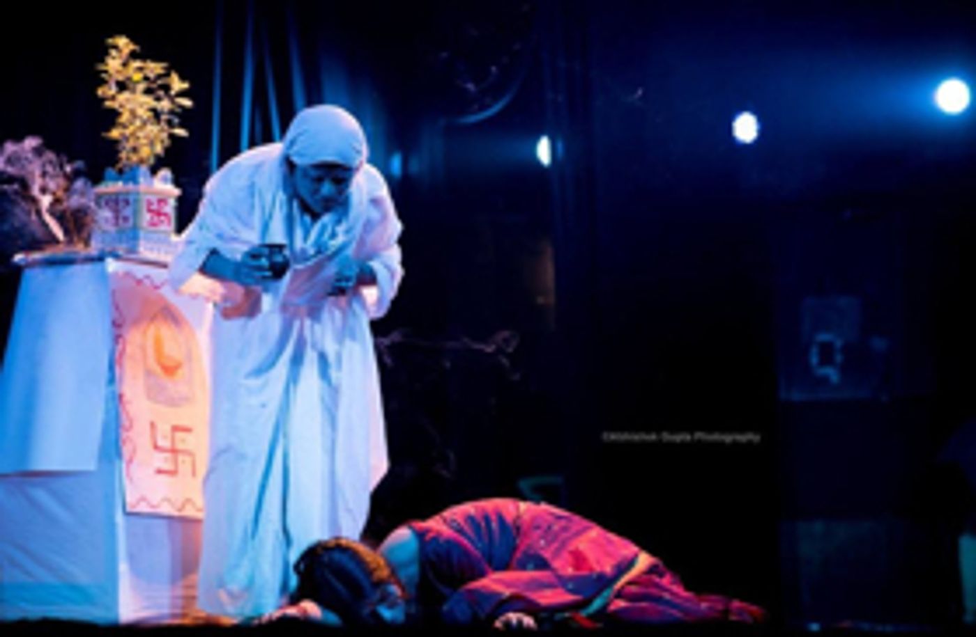 Review: THE WHITE SARI in New Delhi Review: THE WHITE SARI in New Delhi Image