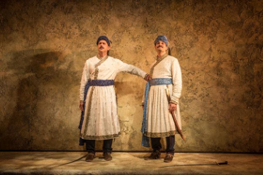 Review: GUARDS AT THE TAJ at Steppenwolf Image