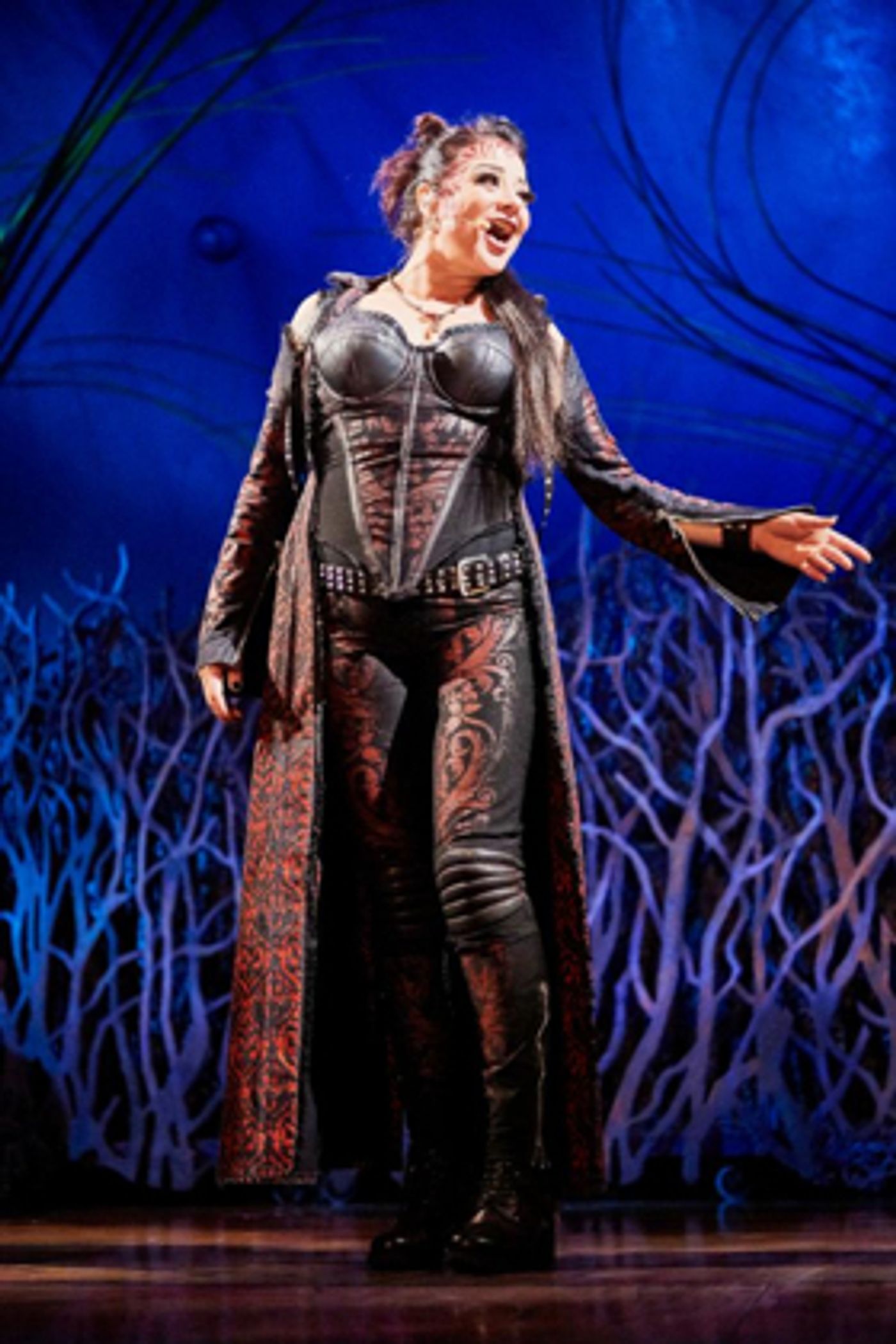 Review: Cirque du Soleil AMALUNA Storytellers Fly Through the Air with the Greatest of Ease and Incredible Skill  Image