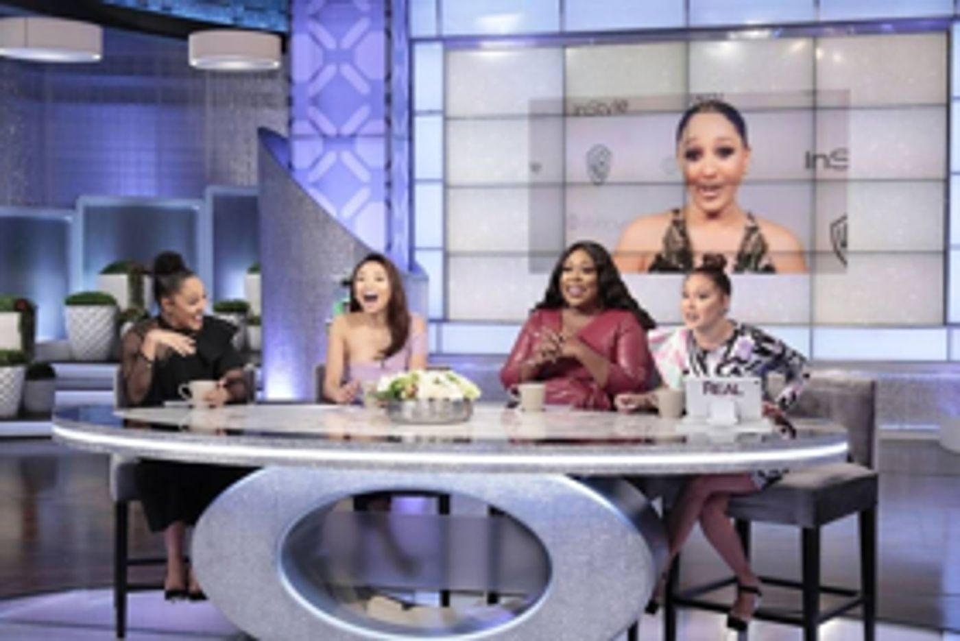 Sneak Peek - THE REAL's Tamera Fangirled Over Mariah Carey at Golden Globe Party  Image